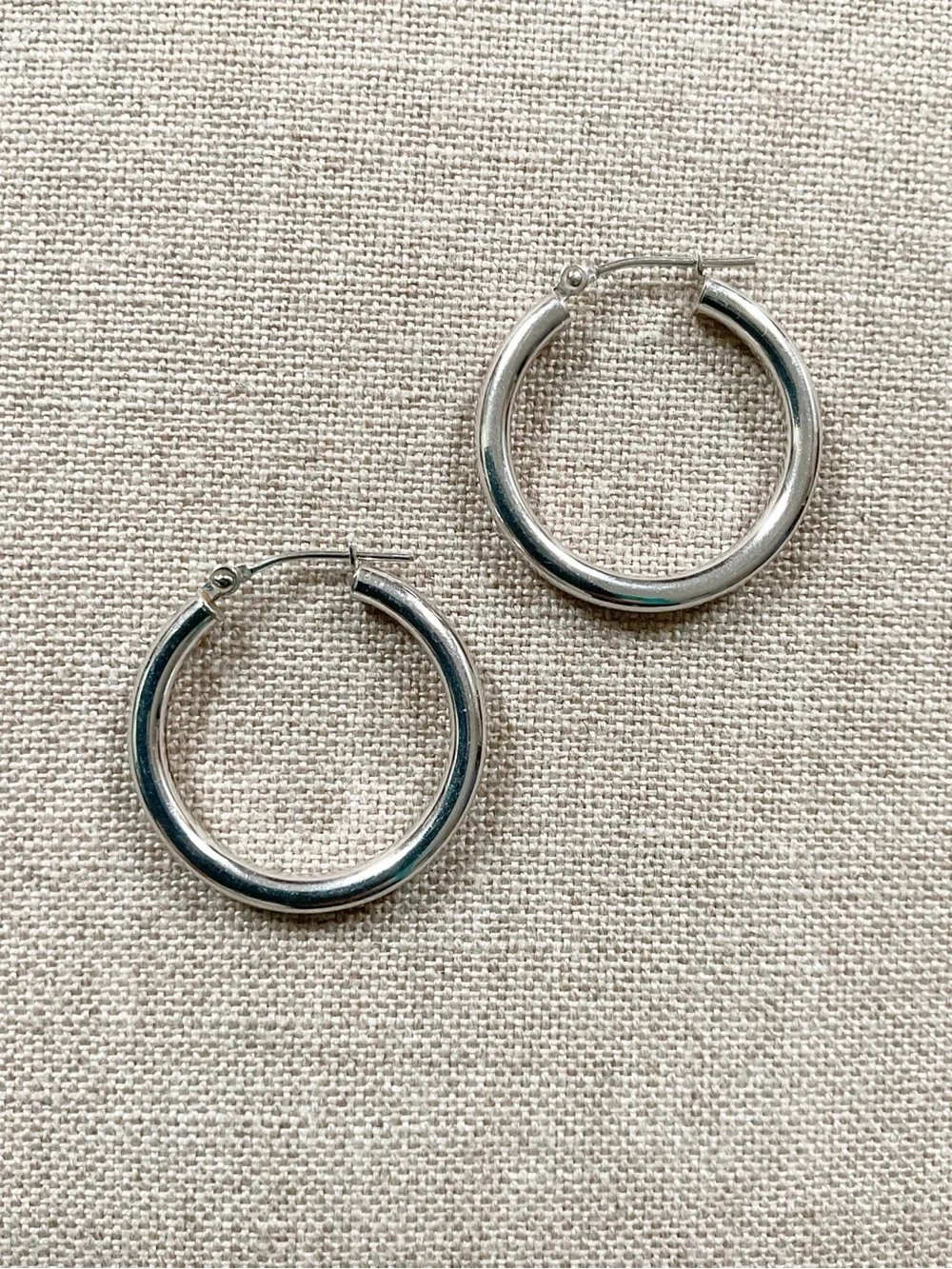 14K White Gold Hoop Earrings 25mm 1” Tubular Hoops Israel 1.73g - Picture 1 of 10